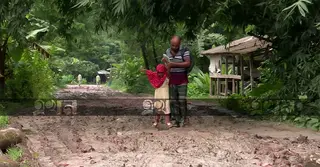 বেড়িবাঁধ উঁচু করতে গিয়ে কাদার ফাঁদে ৪৫ কিলোমিটার সড়ক, দুর্ভোগে বরগুনাবাসী